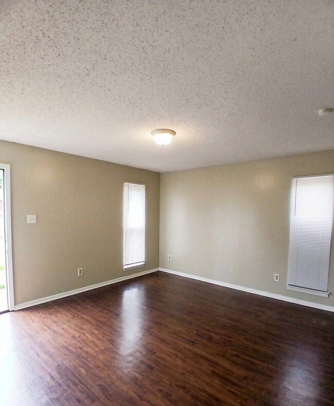 Building Photo - Move-in Ready! Charming 3 Bdrm - 2 Bath | Freshly Painted & Updated