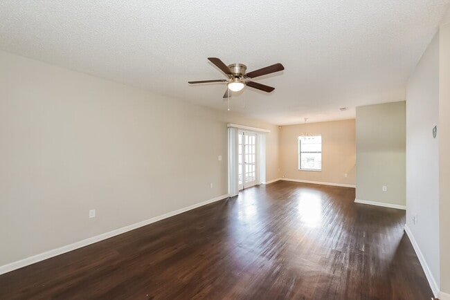 Building Photo - 6906 El Centro Ct