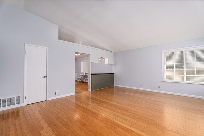Building Photo - 1821 Alamo Dr