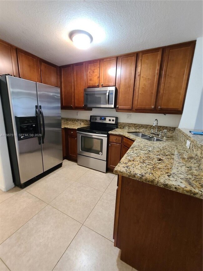Foto del edificio - 3071 Riverside Dr