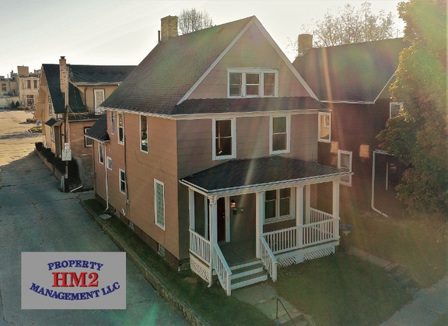 Building Photo - 517 S Water St