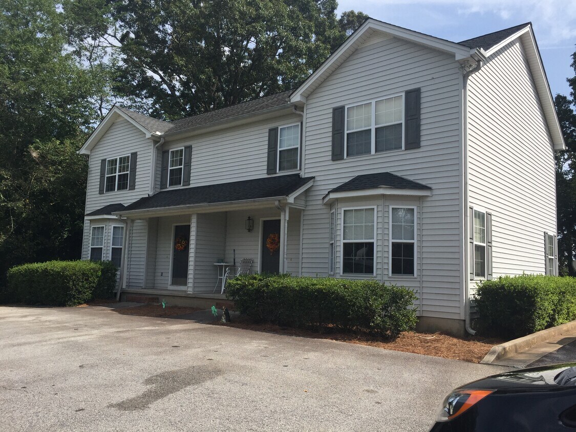 Primary Photo - 250 Highland Ave