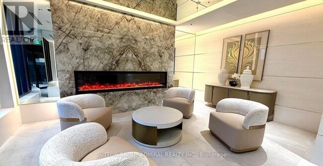 Building Photo - 5858 Yonge St