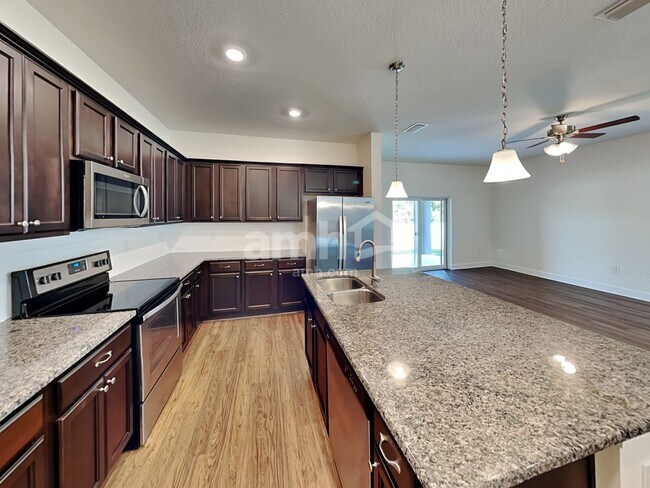 Foto del edificio - 343 Pine Terrace Dr