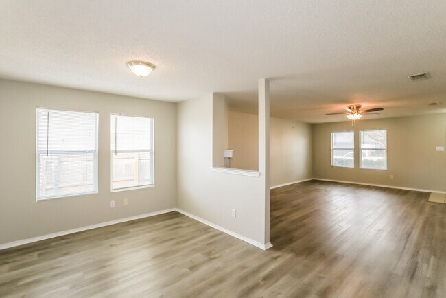 Foto del edificio - 541 Magdalen Ave