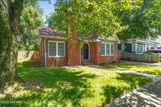 Building Photo - 2039 Dellwood Ave