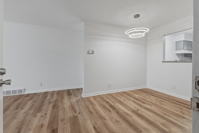 Building Photo - 4054 Stonehenge Dr