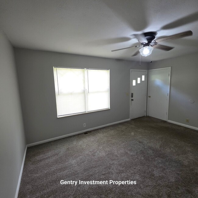 Building Photo - 113 Rainbow Cir