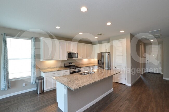 Building Photo - 716 W Anderson Dr