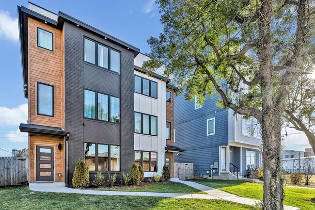 Building Photo - 611 21st Ave N