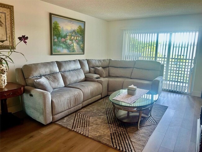 Building Photo - 3405 Bimini Ln