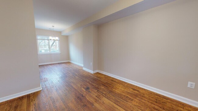Building Photo - Newly Renovated Two Bedroom Two Bathroom W...