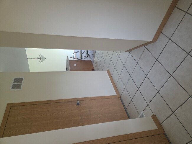 Building Photo - 460 Timber Dr