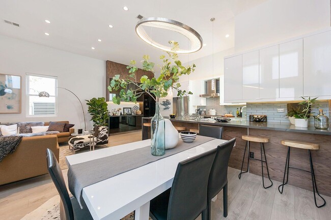 Foto del edificio - 1086 S Van Ness Ave