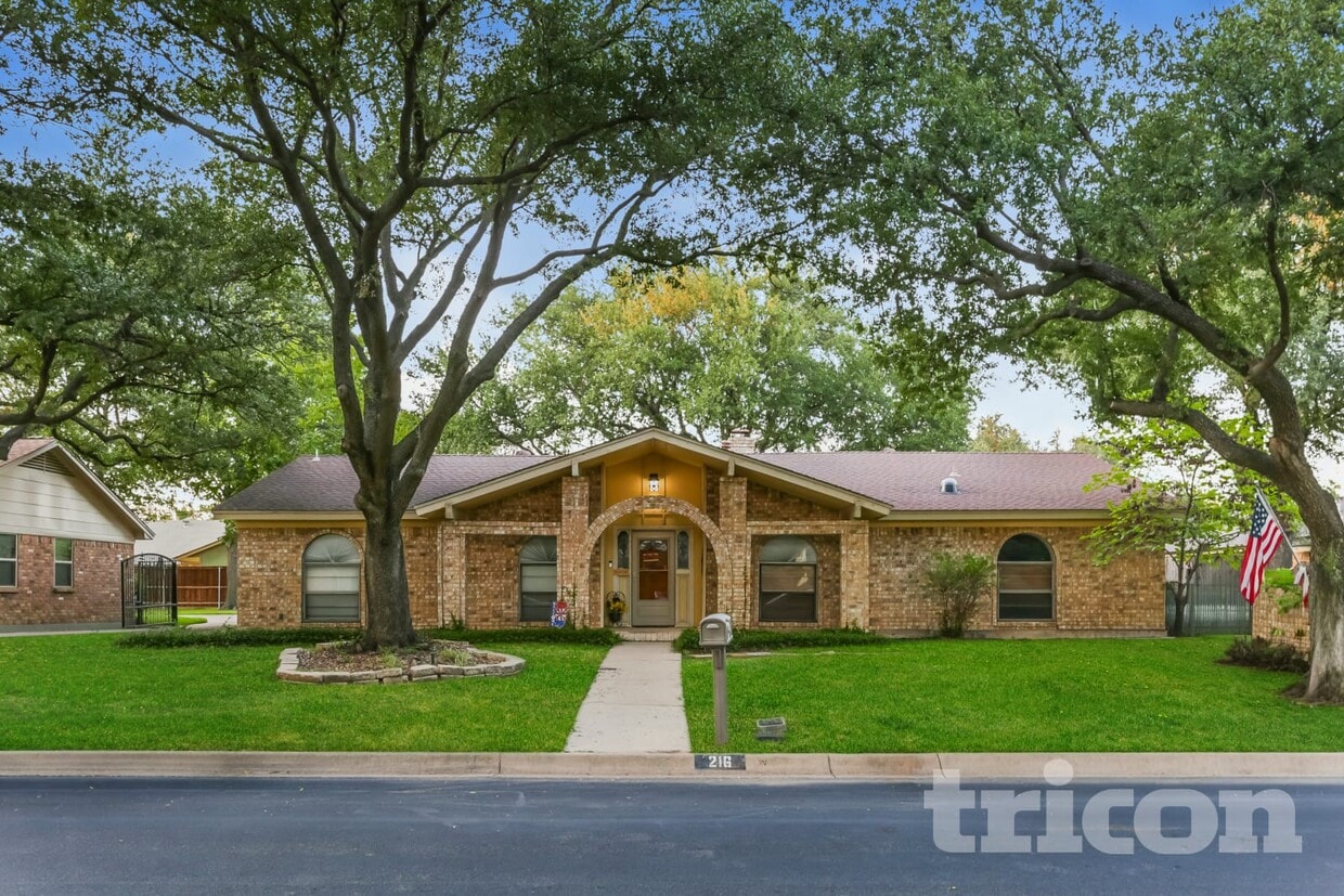 Primary Photo - 216 Baker Dr