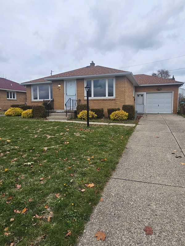 Foto principal - 44 Aurora Dr