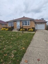 Building Photo - 44 Aurora Dr