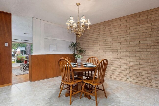 Building Photo - 1124 Helen Dr