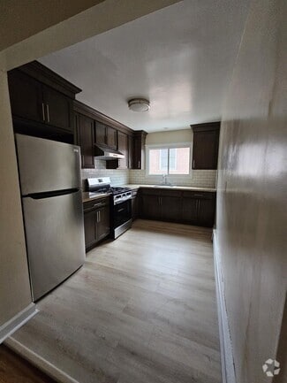 Building Photo - 2525 Pearsall Ave