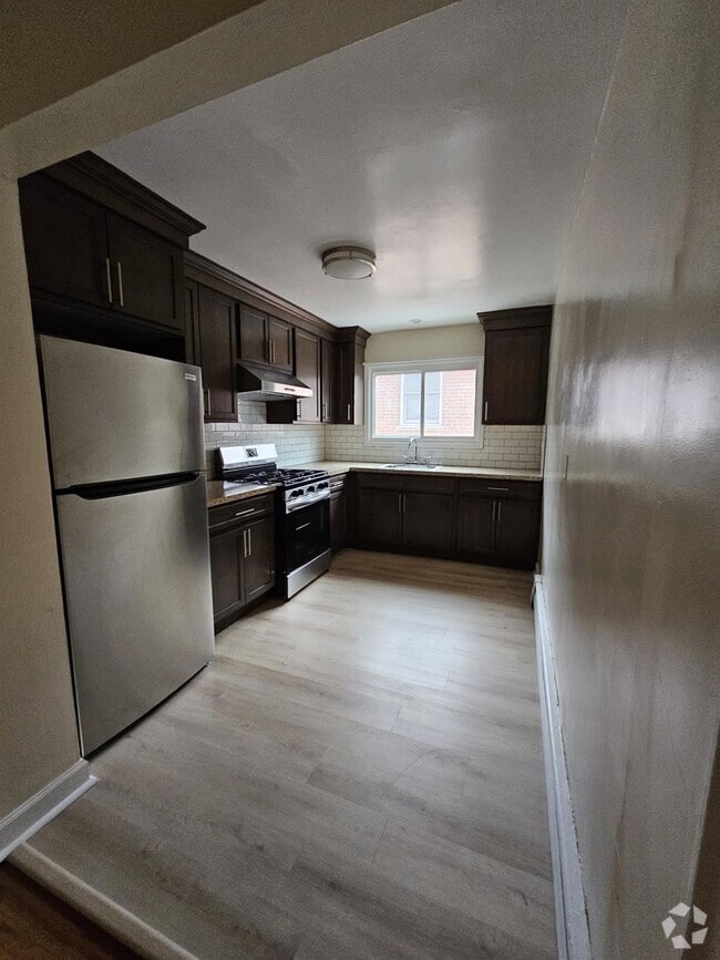 Building Photo - 2525 Pearsall Ave