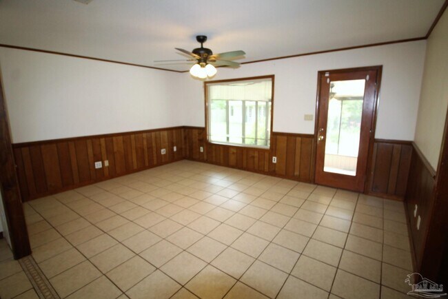 Foto del edificio - 7910 Reeders Ln