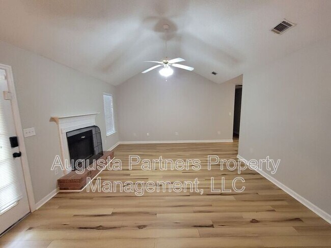 Building Photo - 2312 Perot Dr