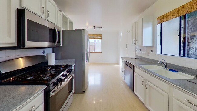 Building Photo - Updated 3 Bed / 2 Bath Goleta Home - Walk ...