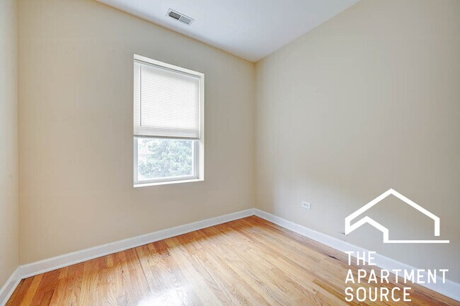 Building Photo - 3307 N Hamlin Ave