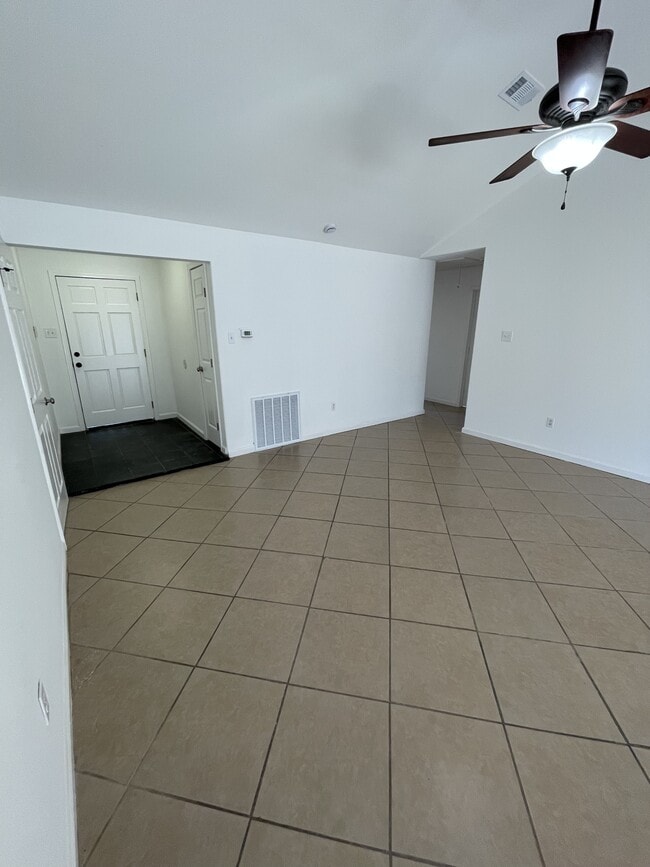 Building Photo - 3617 Charles Dr