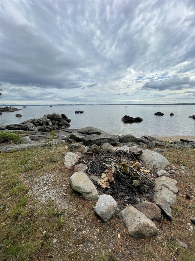 Building Photo - 10 Crescent Shore Dr