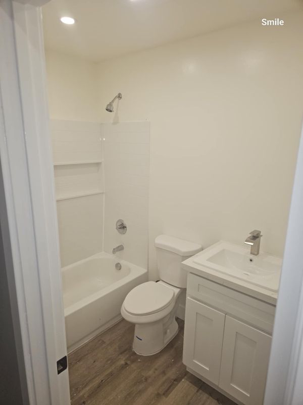 Foto del edificio - 1005 W Hollowell St