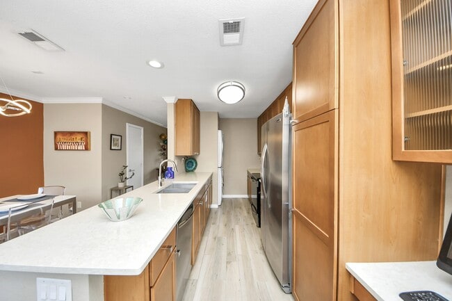 Foto del edificio - 1860 White Oak Dr