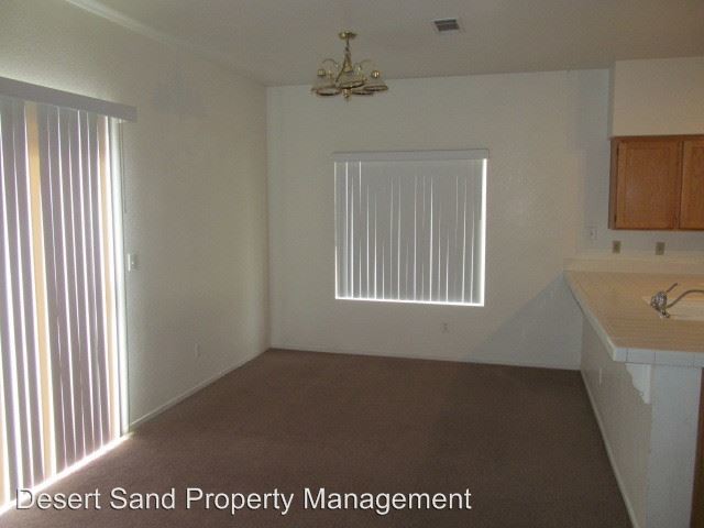 Foto del edificio - 9345 Canyon Shadows Ln