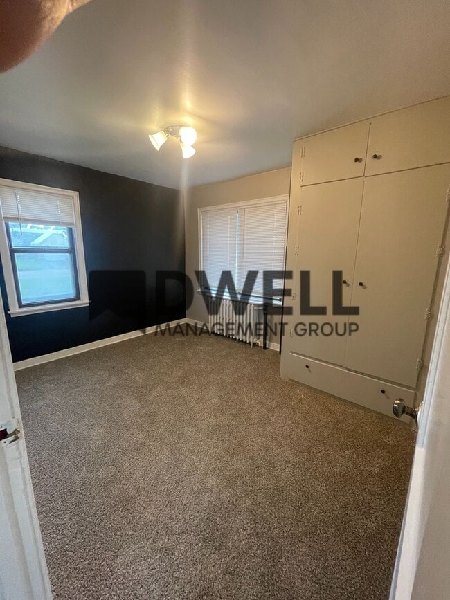 Building Photo - 806 15th Street NE