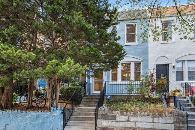 Building Photo - 124 16th St NE