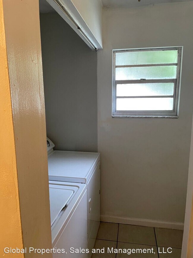 Building Photo - 2 br, 1 bath House - 1204 B Osceola Ave.