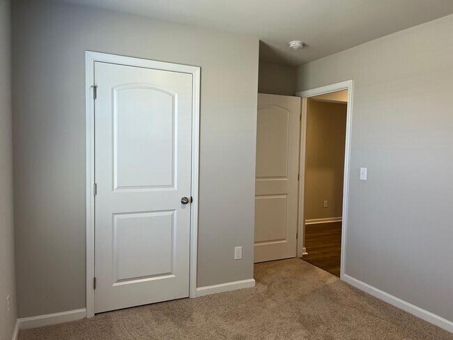 Building Photo - 207 Tobin Ln