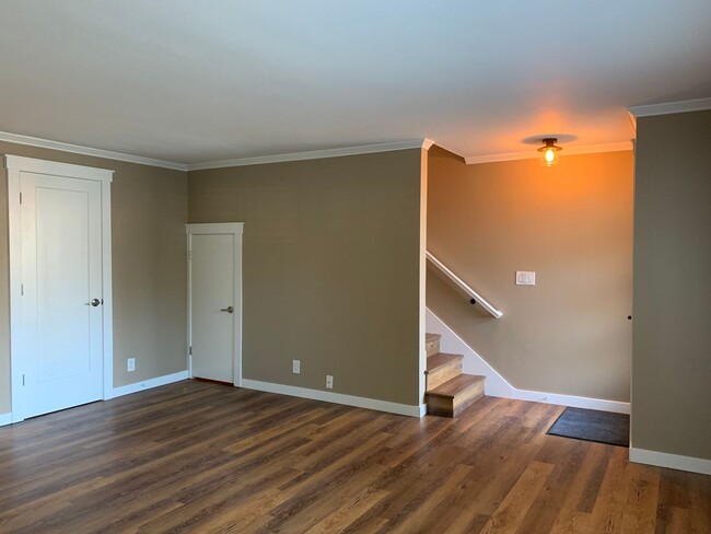 Building Photo - Gorgeously remodeled 2 bed 2.5 bath duplex...