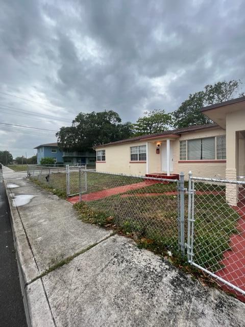 Building Photo - 2205 A E Isaacs Ave