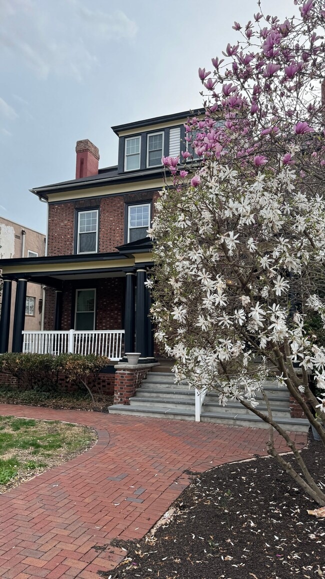 Building Photo - 724 S Main St