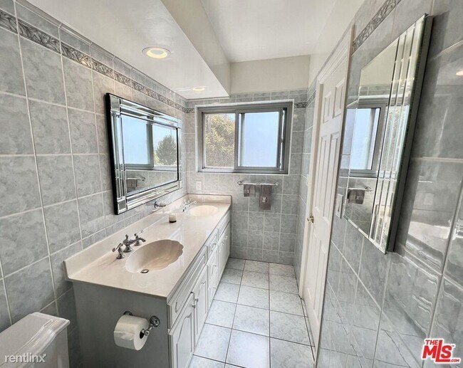 Building Photo - 2 br, 2 bath House - 7560 Hollywood Blvd A...