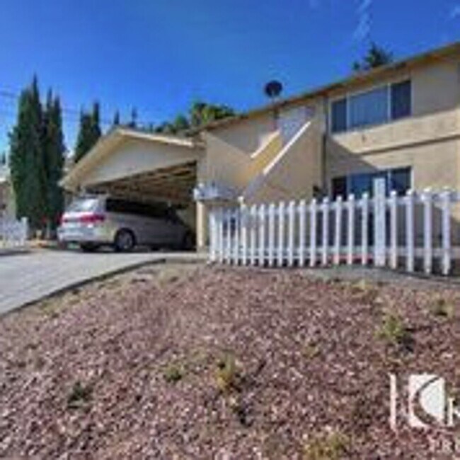 Building Photo - Lower Level duplex