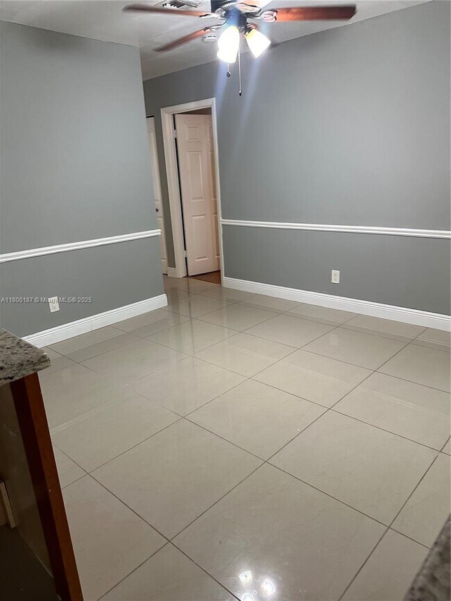 Foto del edificio - 10007 NW 81st Ct