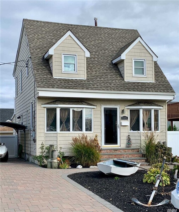 Primary Photo - 315 West Dr