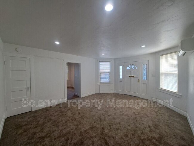Building Photo - 100 Luzena Ave