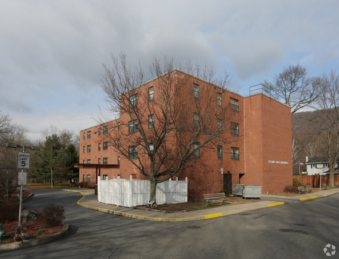 Rattling Creek - Rattling Creek Apartments