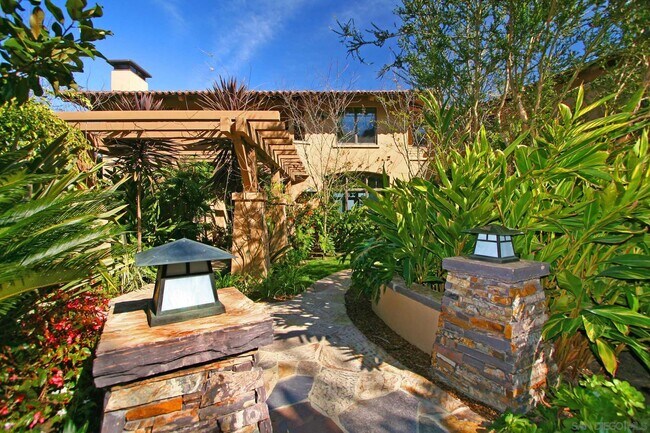 Building Photo - 6717 La Jolla Scenic S Dr