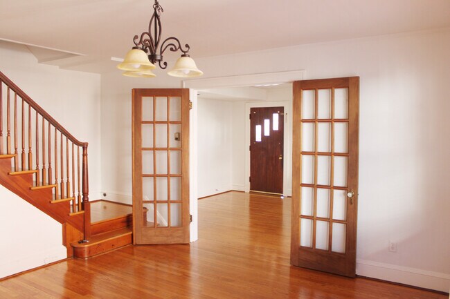 Foto del edificio - 2312 Richelieu Ave SW