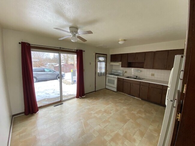Foto del edificio - 1162 McCarley Dr E
