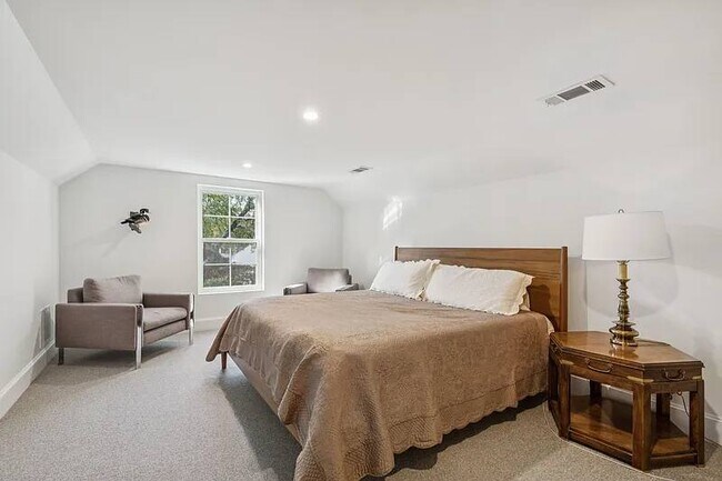 Foto del edificio - 2020 Lakeland Dr